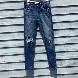 Abercrombie & Fitch Skinny Jean with Ripped Knee size 2R